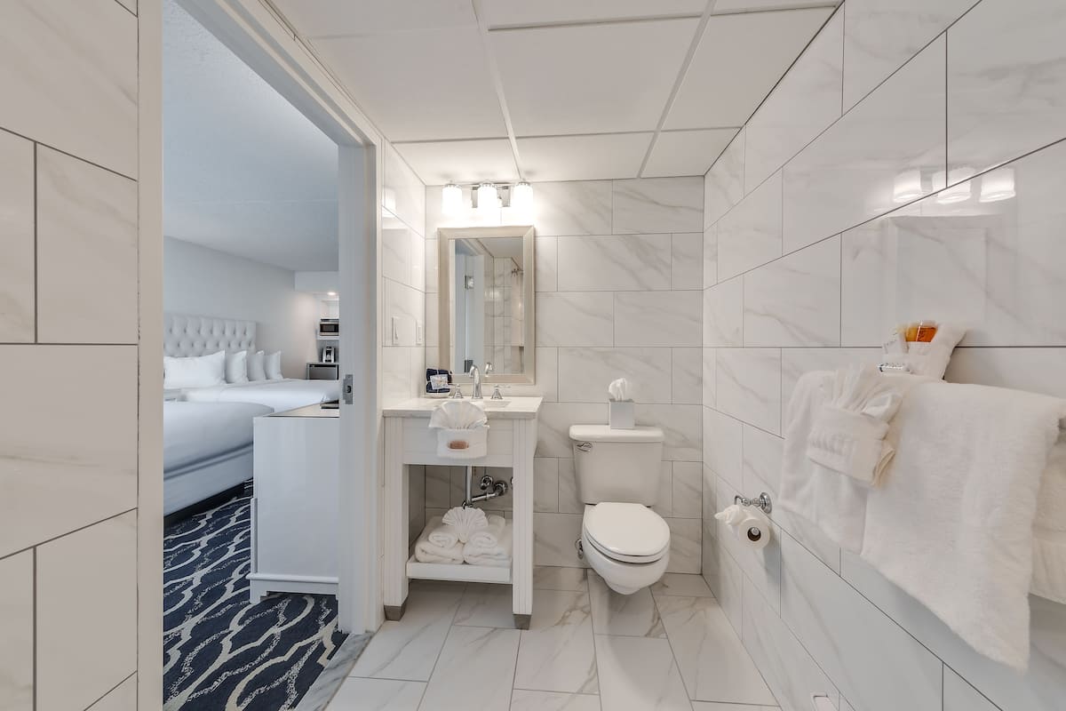 signatures 2 queen | bathroom | free toiletries, hair dryer, bathrobes, towels