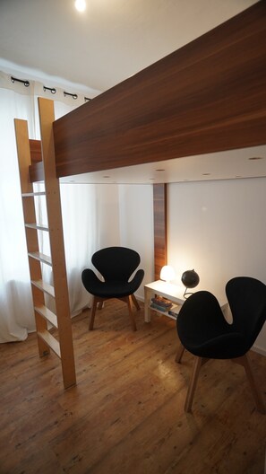 Chambre Ville double | Décor unique, ameublement unique, accès au Wi-Fi (inclus)