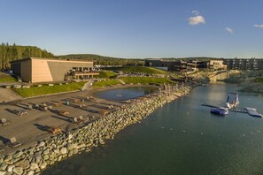 私人海灘、遮陽傘、獨木舟、划獨木舟