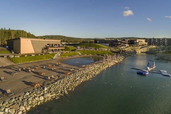 Privatstrand, Sonnenschirme, Kajakfahren, Rudern/Kanufahren