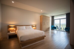 Skrivebord, skrivebord for bærbar PC, blendingsgardiner og lydisolert