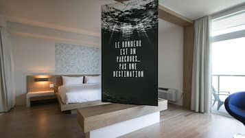 Suite, 1 Queen Bed, Accessible, Non Smoking | Desk, laptop workspace, blackout drapes, soundproofing