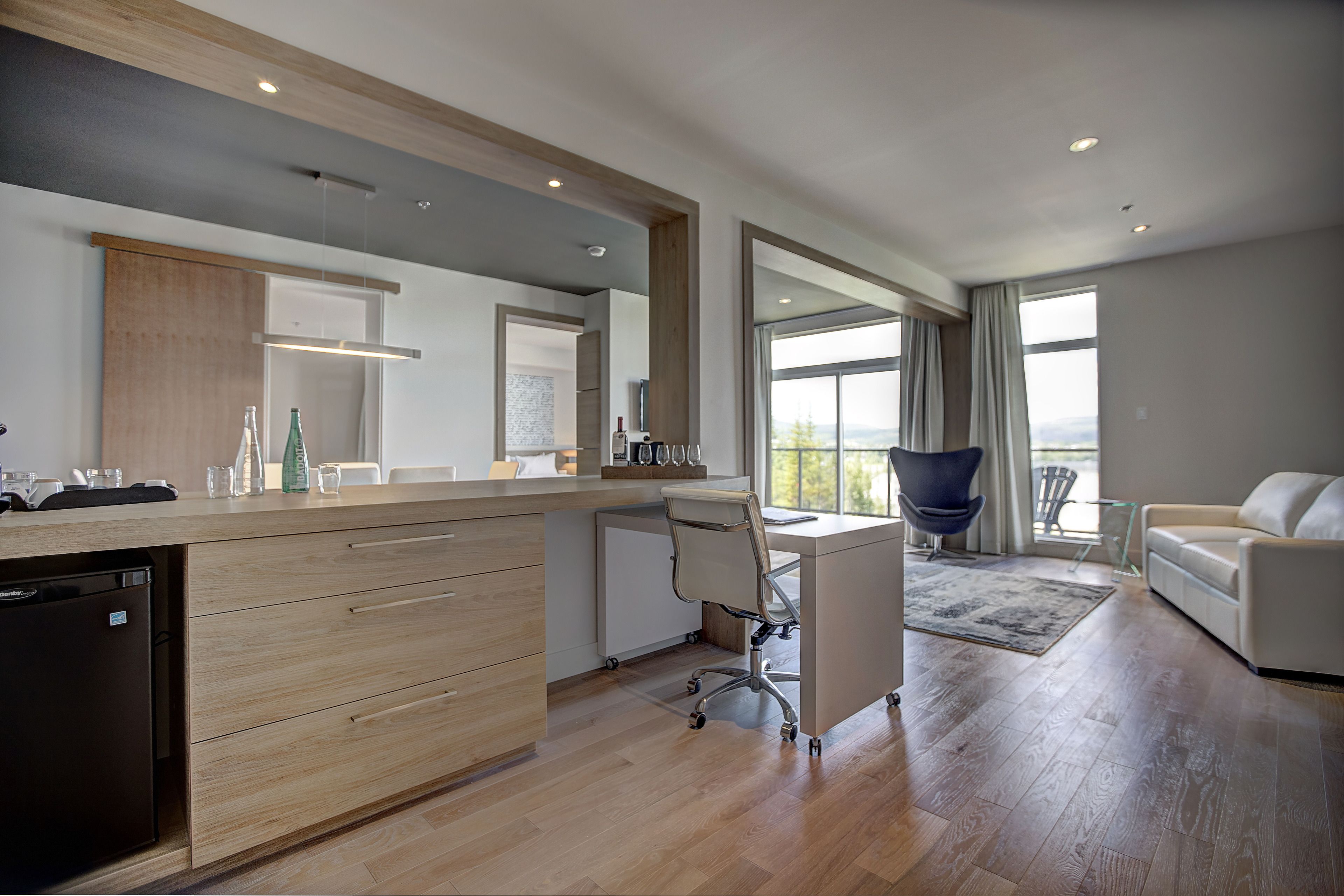 executive suite, 1 king bed with sofa bed, lake view | living area | 42-inch flat-screen tv with cable channels, tv