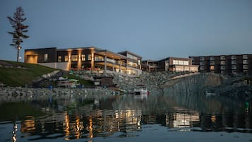 Façade de lâhĂ©bergement - soirĂ©e/nuit