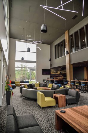 Serves lunch and dinner - Hotel du Domaine, an Ascend Collection Hotel (Thetford Mines)