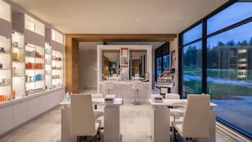 Couples treatment rooms, sauna, hot tub, steam room, Turkish bath