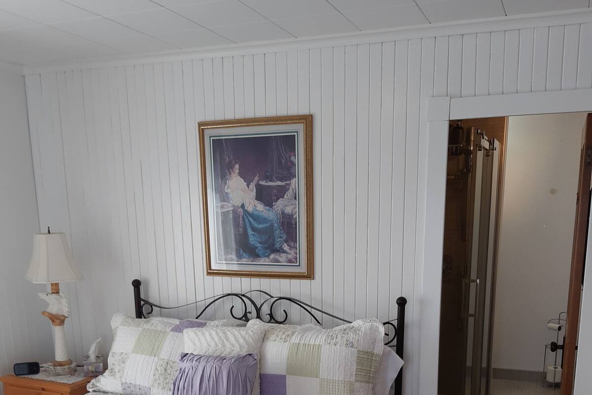 Doppelzimmer, 1 Queen-Bett, eigenes Bad, Flussblick | Hochwertige Bettwaren, Daunenbettdecken, Schreibtisch, kostenloses WLAN