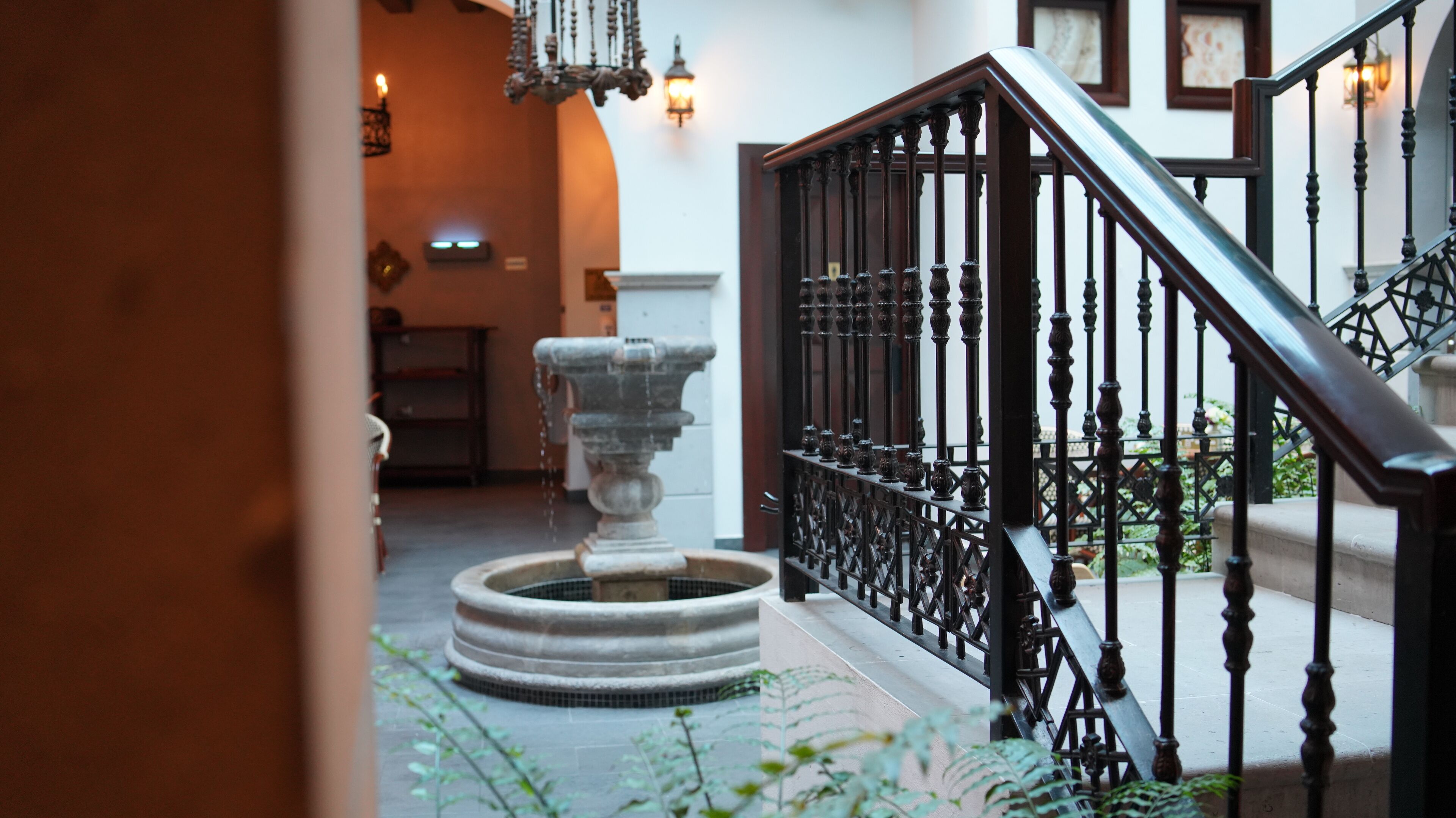 breakfast, lunch, dinner served; fusion cuisine