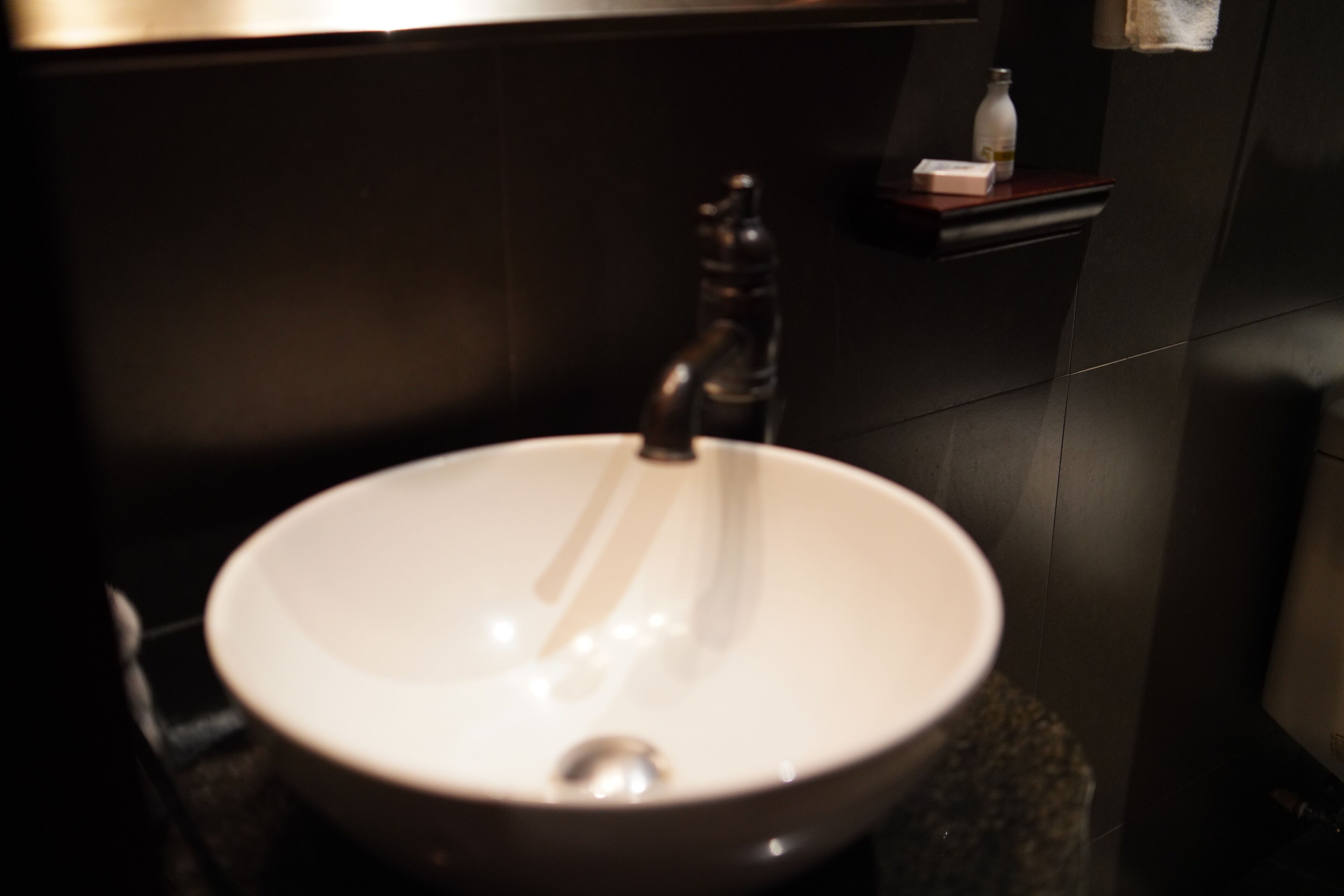 deluxe studio suite | bathroom | free toiletries, hair dryer, towels, soap