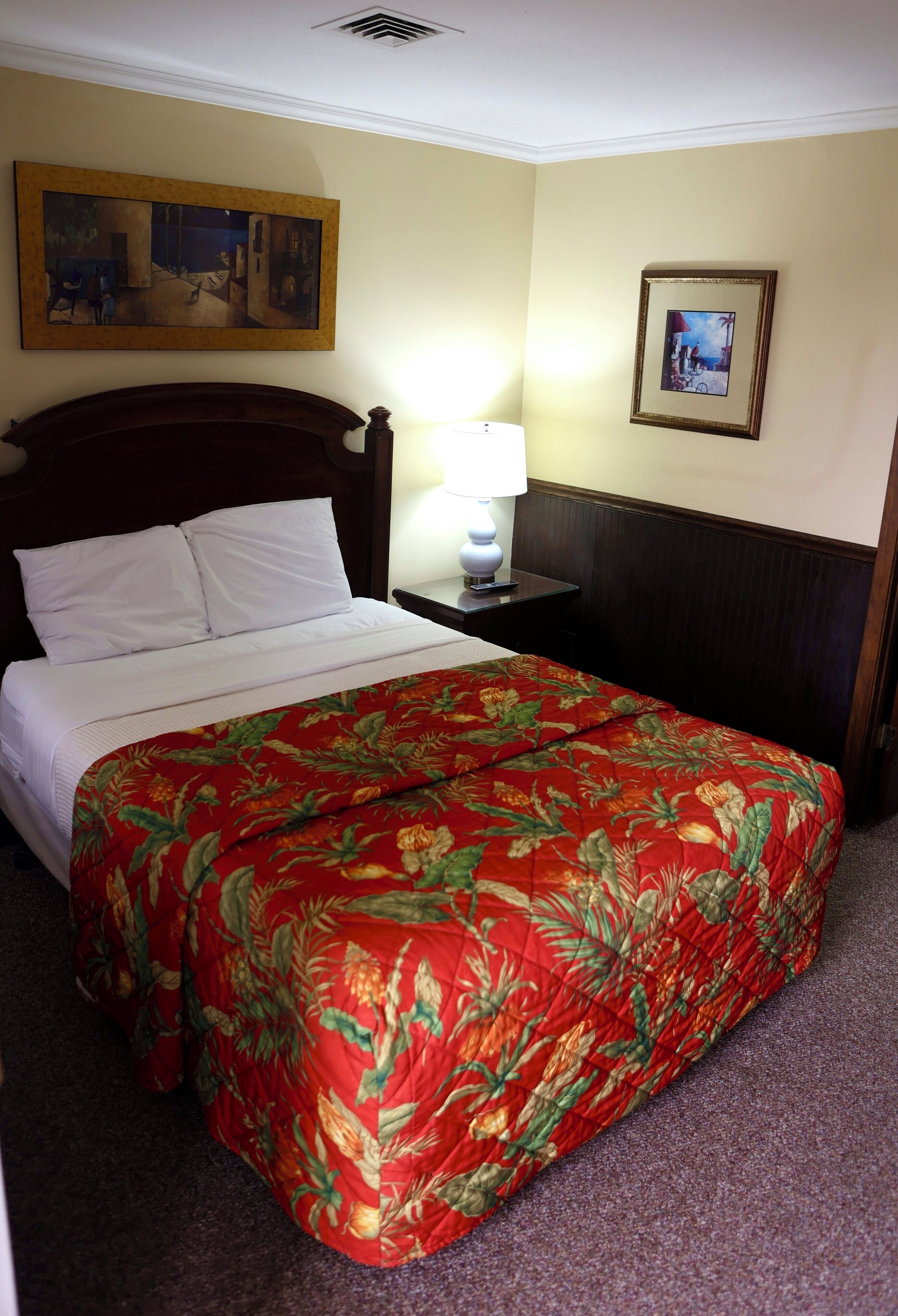 Classic Condo, 2 Bedrooms, Jetted Tub | Free WiFi, bed sheets, wheelchair access