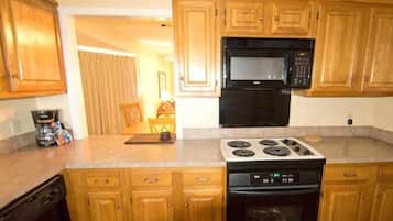 Apartamento clásico, 2 habitaciones, bañera de hidromasaje | Cocina privada