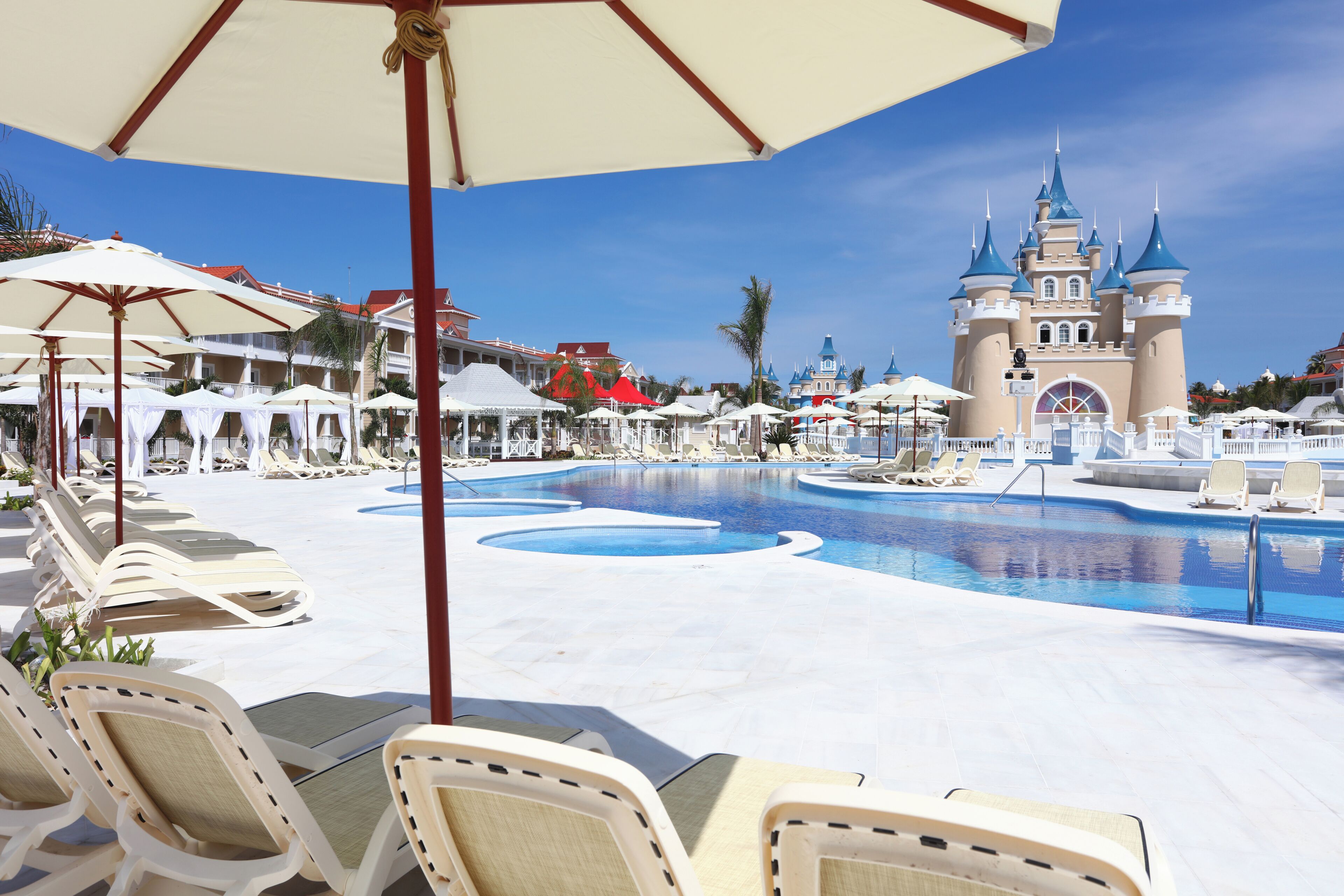2 outdoor pools, free cabanas, pool umbrellas
