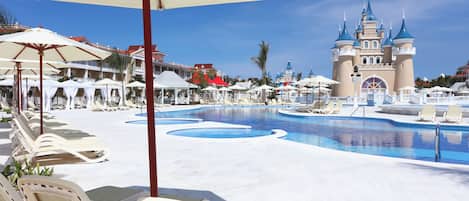 2 outdoor pools, free cabanas, pool umbrellas