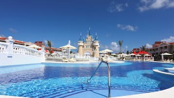 2 outdoor pools, free cabanas, pool umbrellas