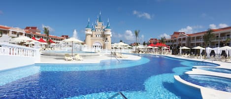 2 outdoor pools, free cabanas, pool umbrellas
