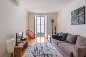 Superior Apartment, 1 Bedroom | Living area | Flat-screen TV - Ama Apartments (Lisbon)