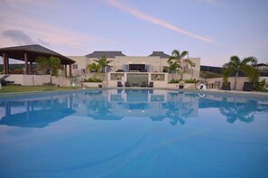 Kolam renang outdoor