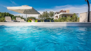 2 piscinas al aire libre