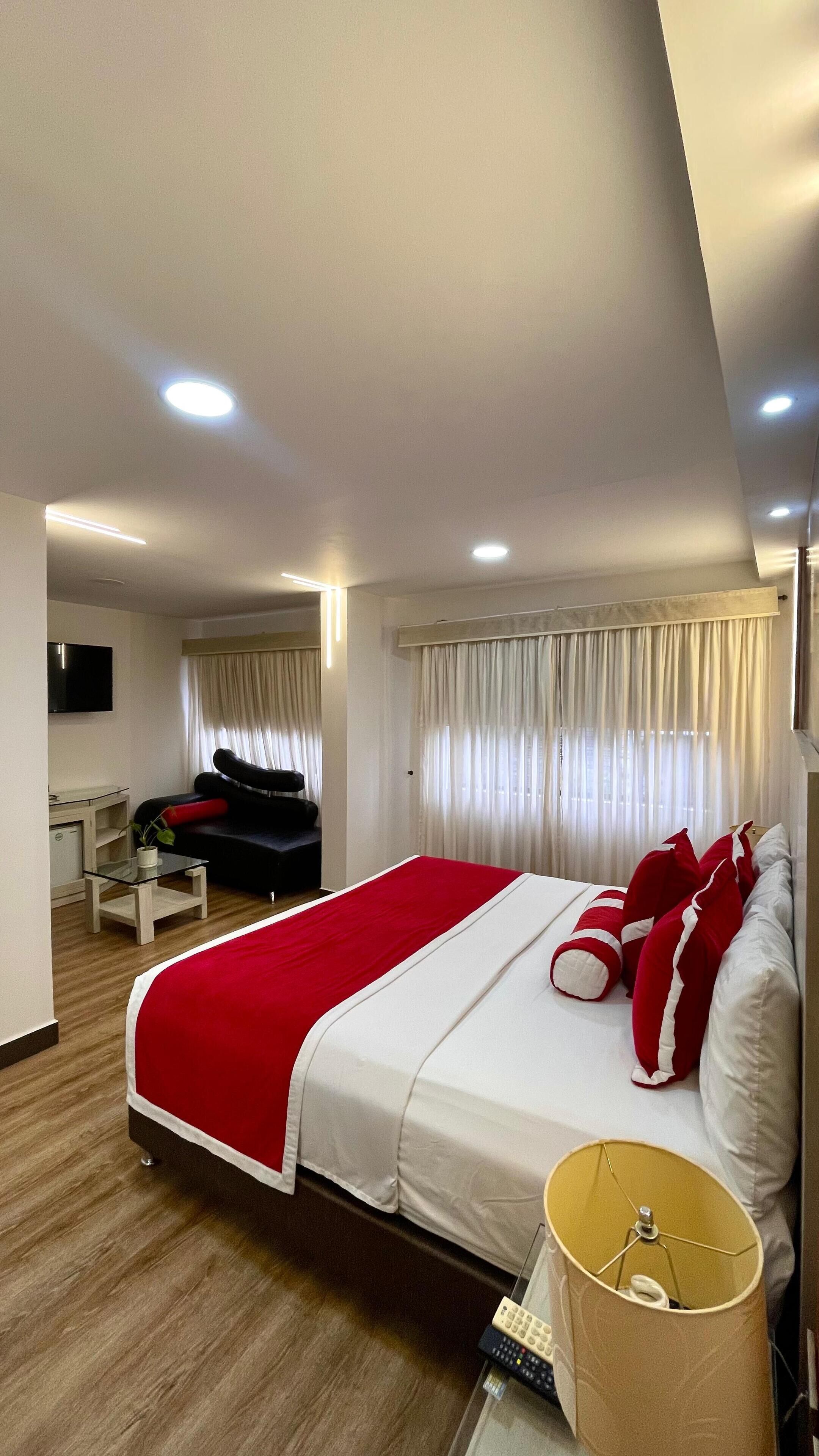 junior suite | minibar, in-room safe, desk, soundproofing