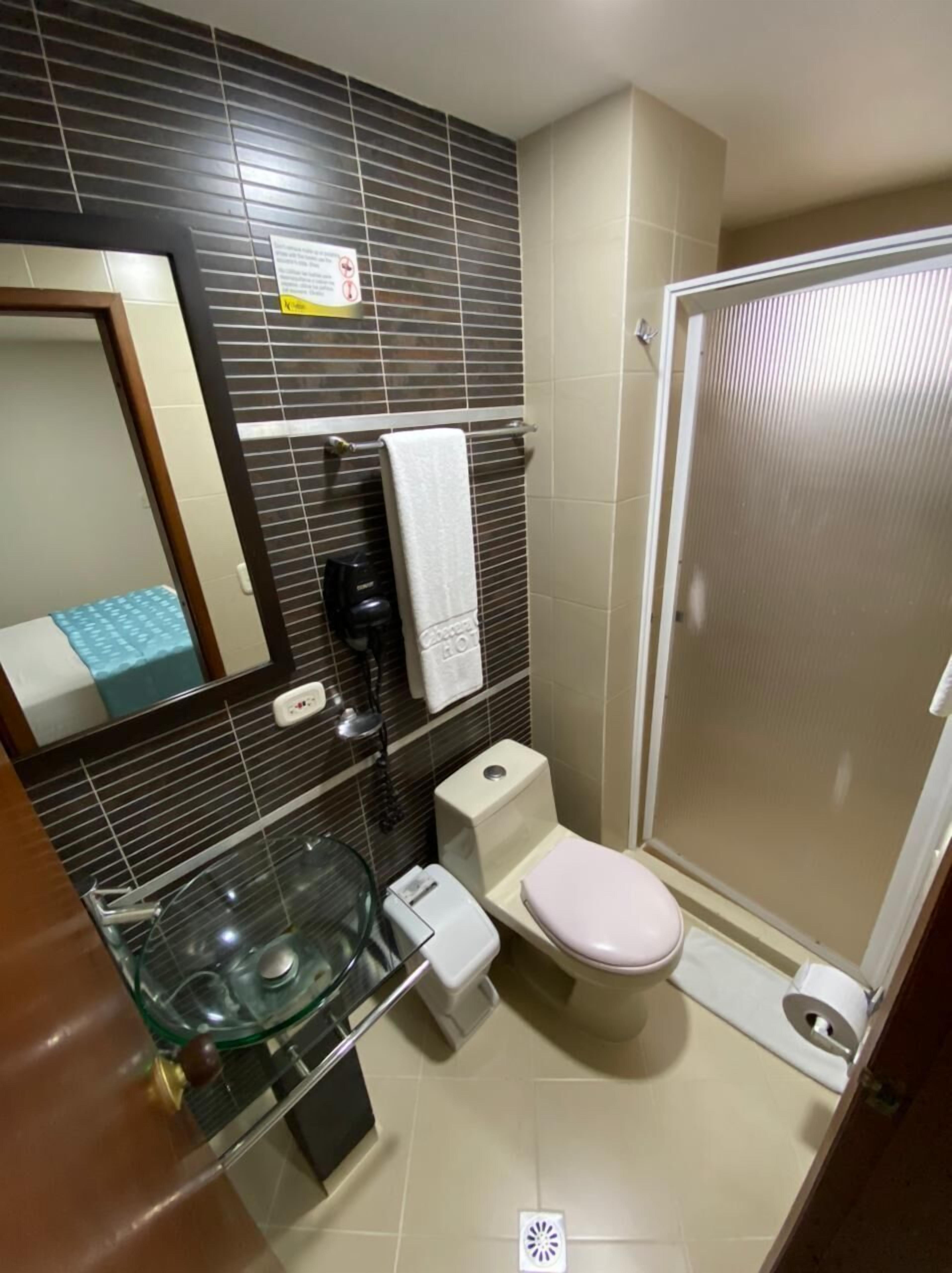 standard room | bathroom | free toiletries, hair dryer, towels