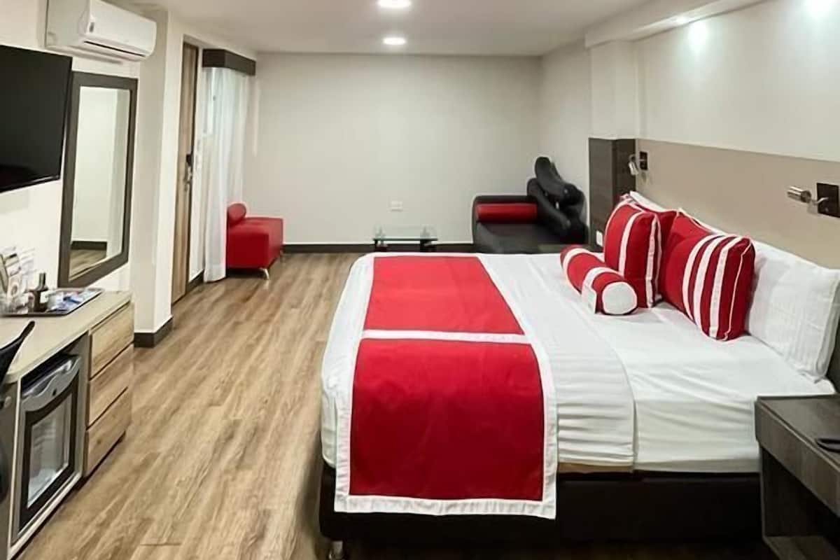 Premium bedding, minibar, in-room safe, desk