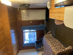 Standard Room, 1 Queen Bed | Individually decorated, individually furnished, desk, blackout drapes - Ace Crown Motel (Medicine Hat)