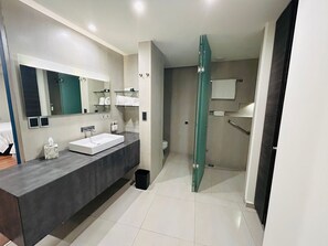 Shower, free toiletries, hair dryer, towels