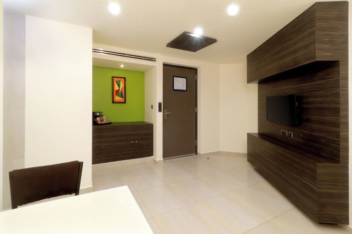 Suite, 1 King Bed | Desk, blackout drapes, iron/ironing board, WiFi (free)