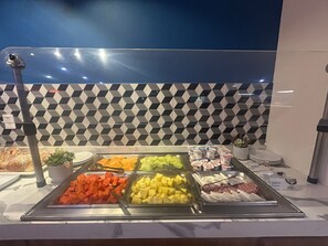 包含每日自助早餐