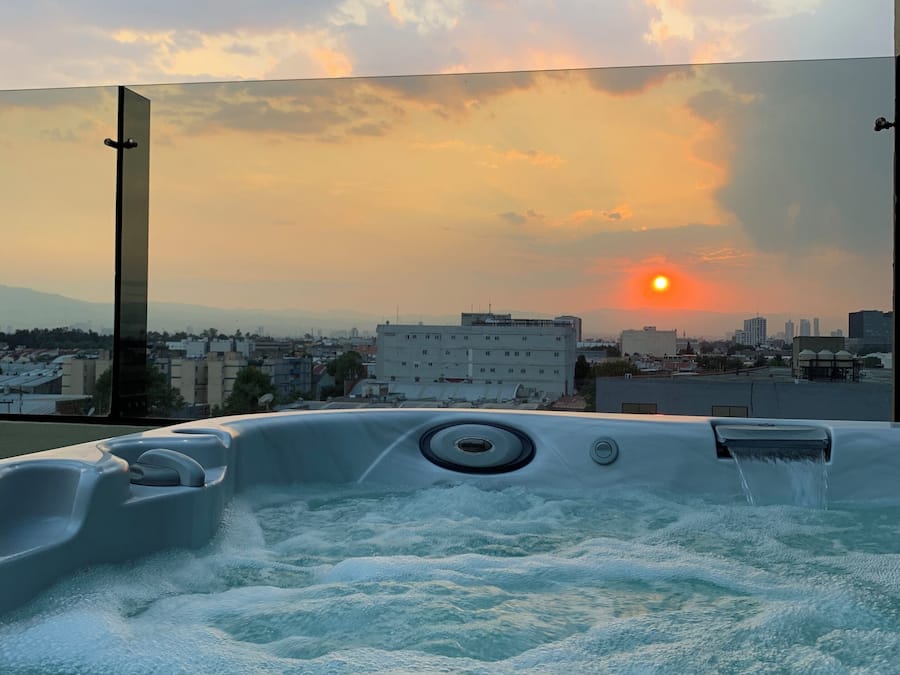 Bain à remous extérieur