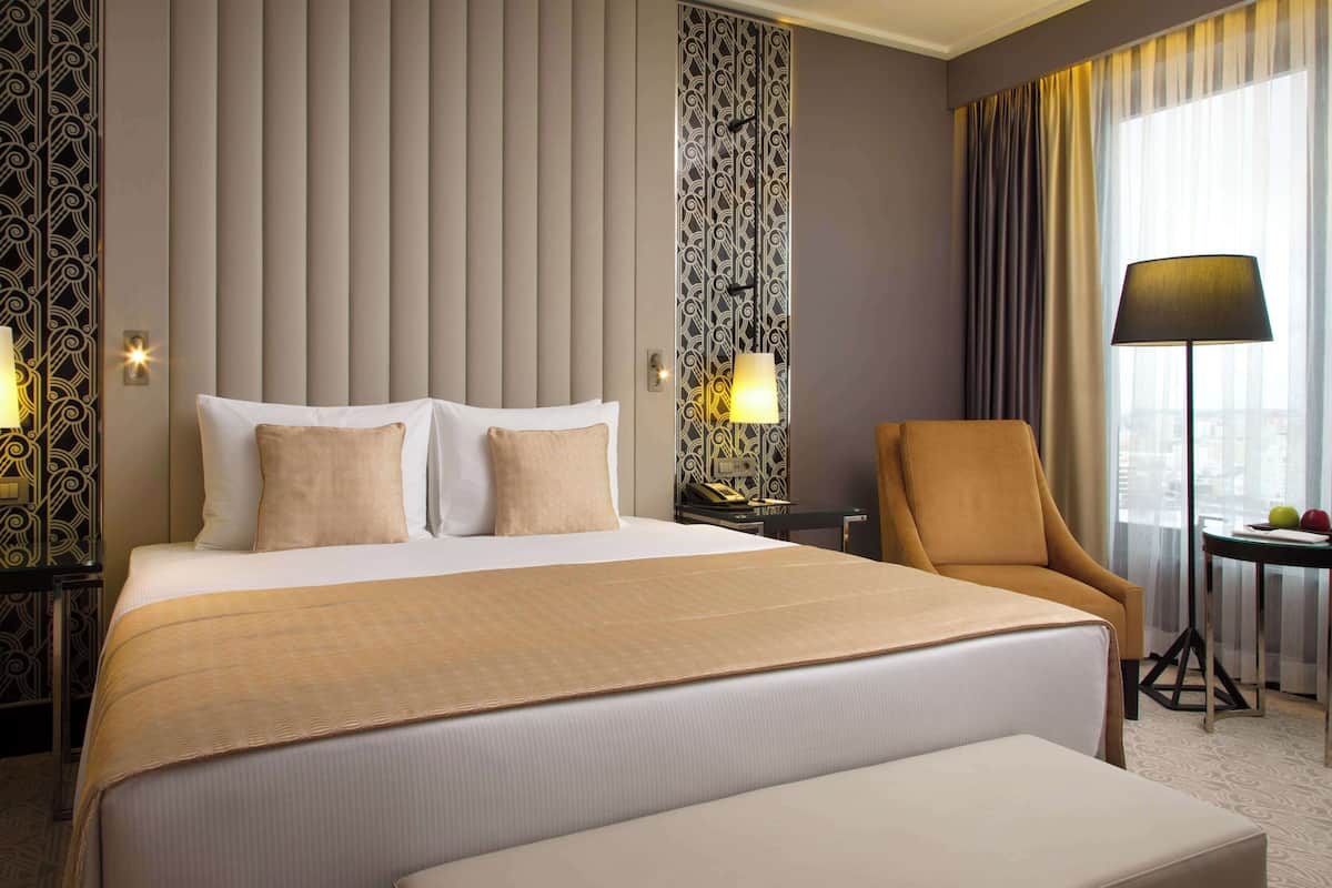 Select Comfort beds, minibar, in-room safe, desk
