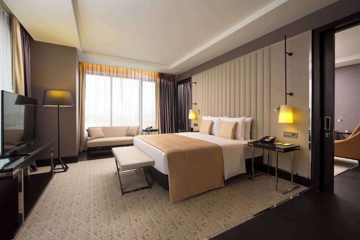 Select Comfort beds, minibar, in-room safe, desk