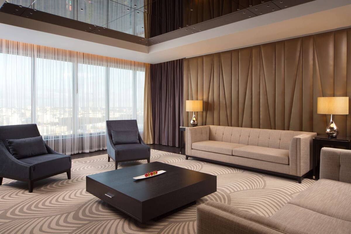 presidential suite | living area | flat-screen tv, mp3 dock