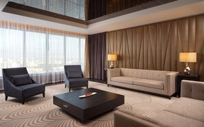 Presidentiële suite | Woonruimte | Een flatscreentelevisie en een mp3-dock