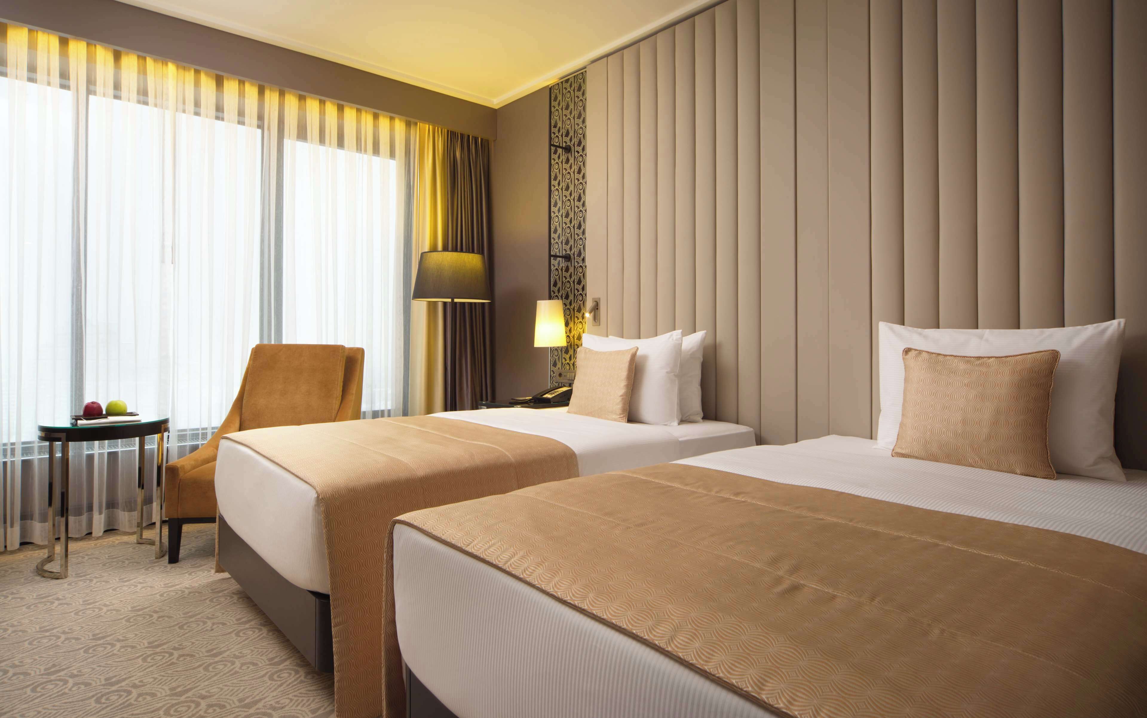 select comfort beds, minibar, in-room safe, desk