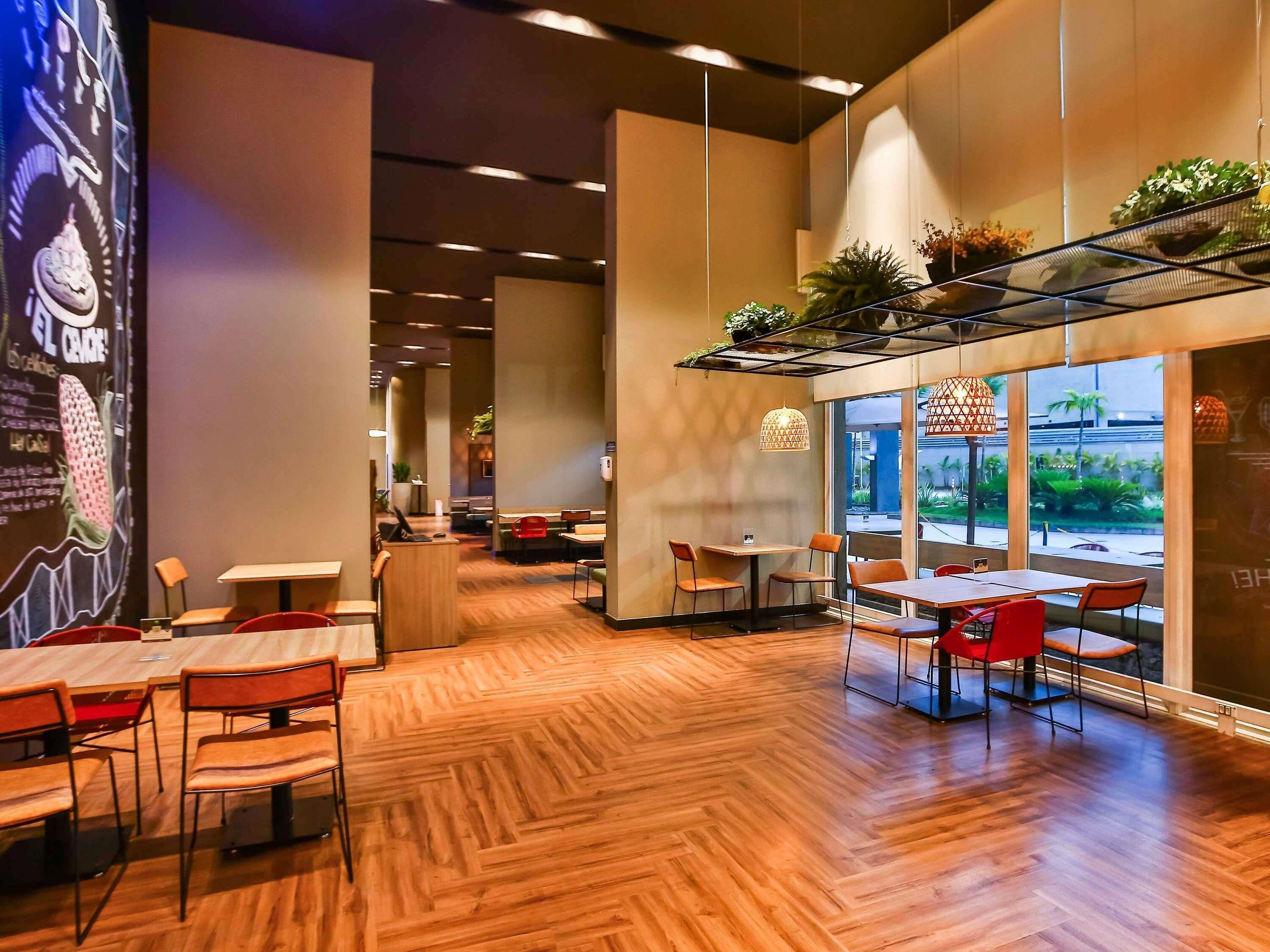 Daily buffet breakfast (BRL 53 per person)