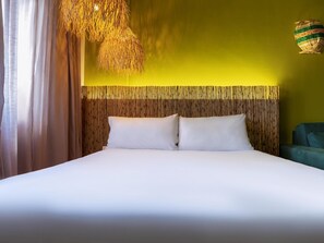 Habitación estándar, 1 cama matrimonial | Minibar, caja de seguridad en la habitación y escritorio 