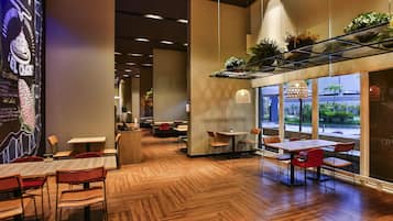 Daily buffet breakfast (BRL 53 per person)