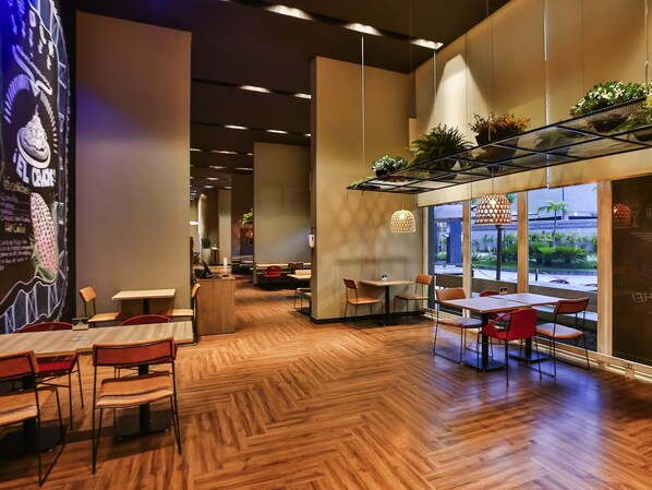 Daily buffet breakfast (BRL 53 per person)