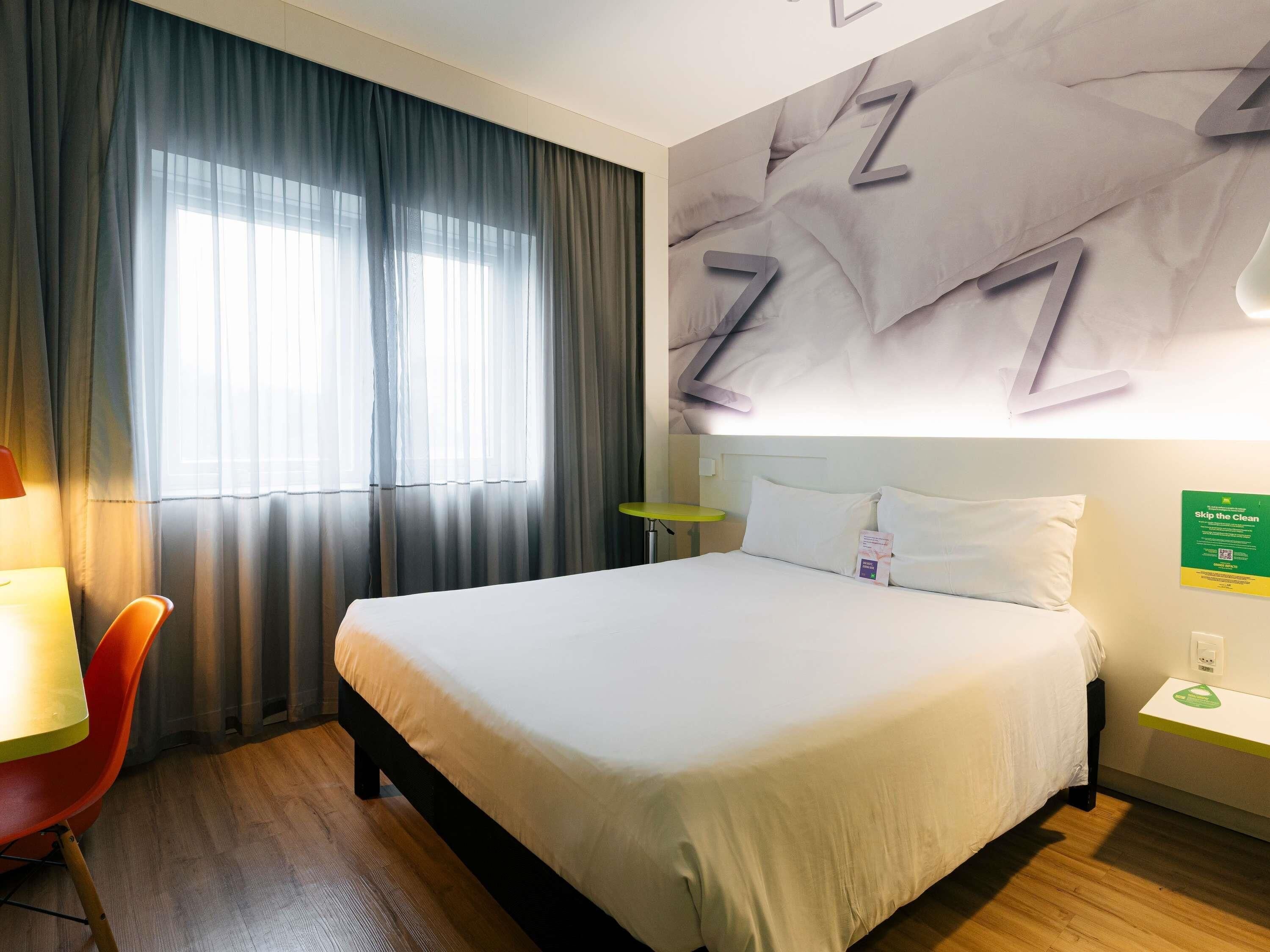 Standard Room, 1 Double Bed | Minibar, in-room safe, desk, blackout curtains