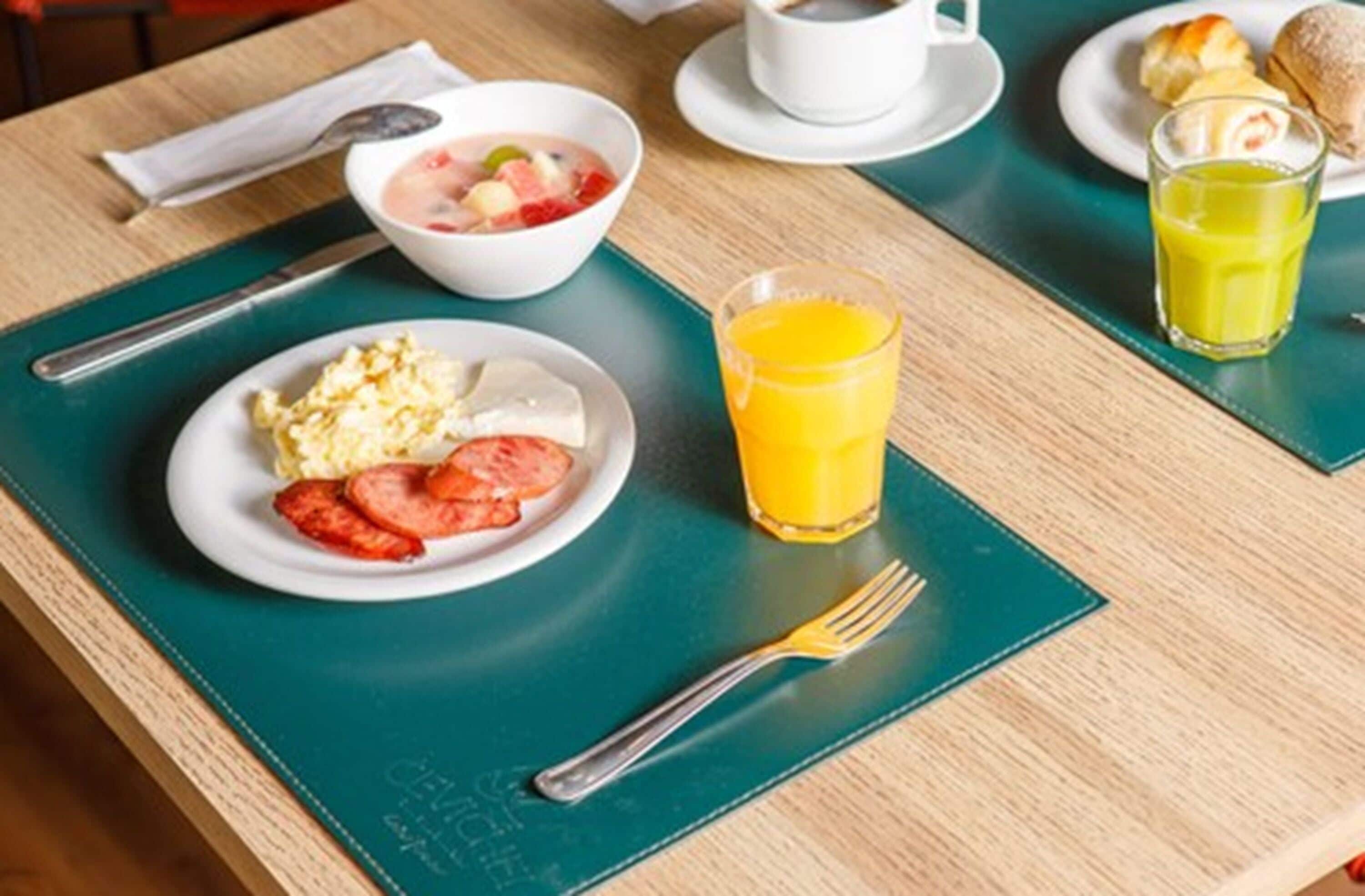 daily buffet breakfast (brl 53 per person)