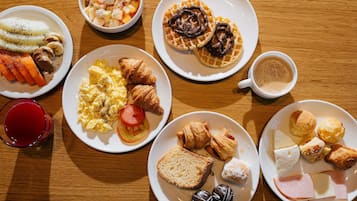 Daily buffet breakfast (BRL 53 per person)