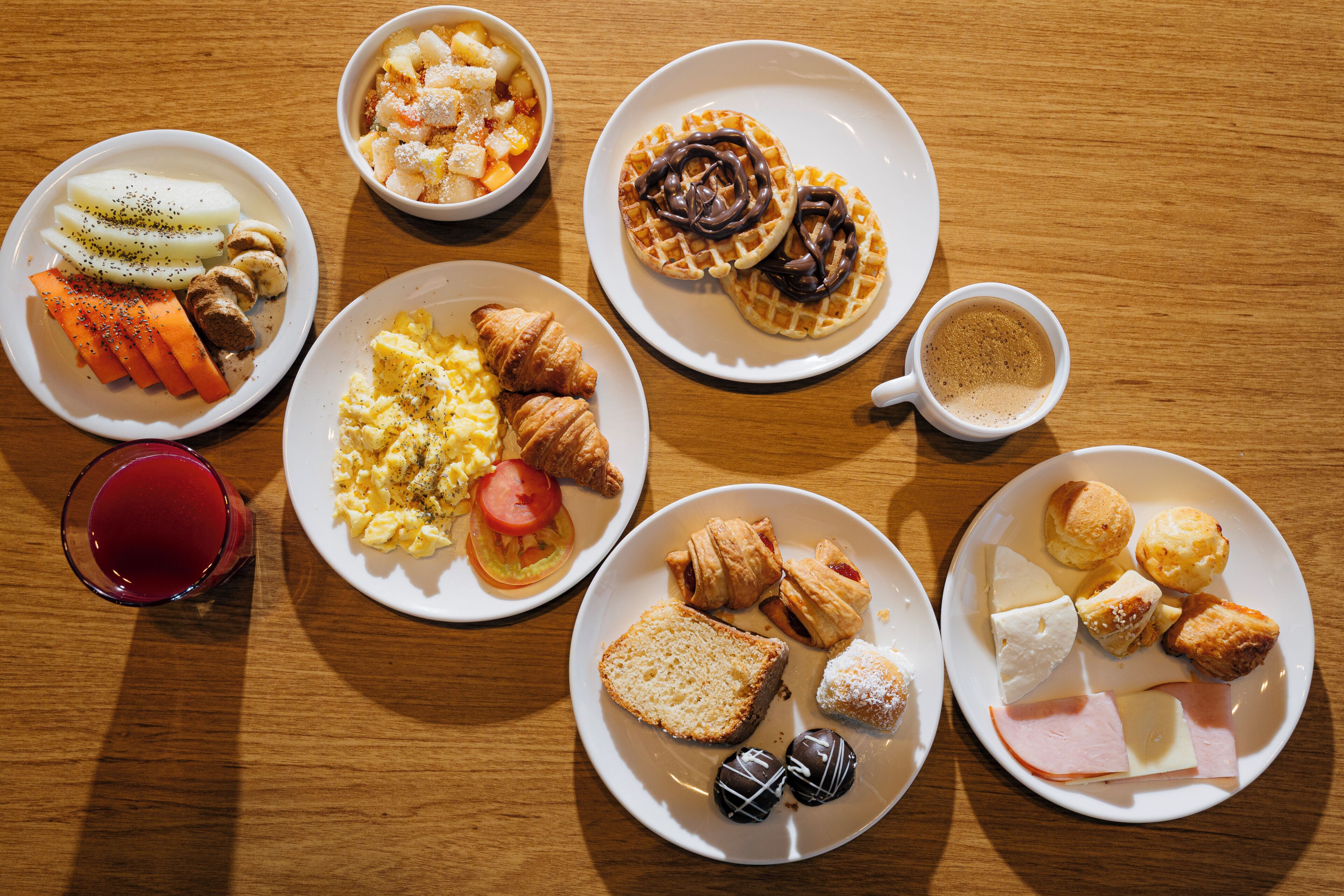 Desayuno buffet todos los días (BRL 53 por persona) 