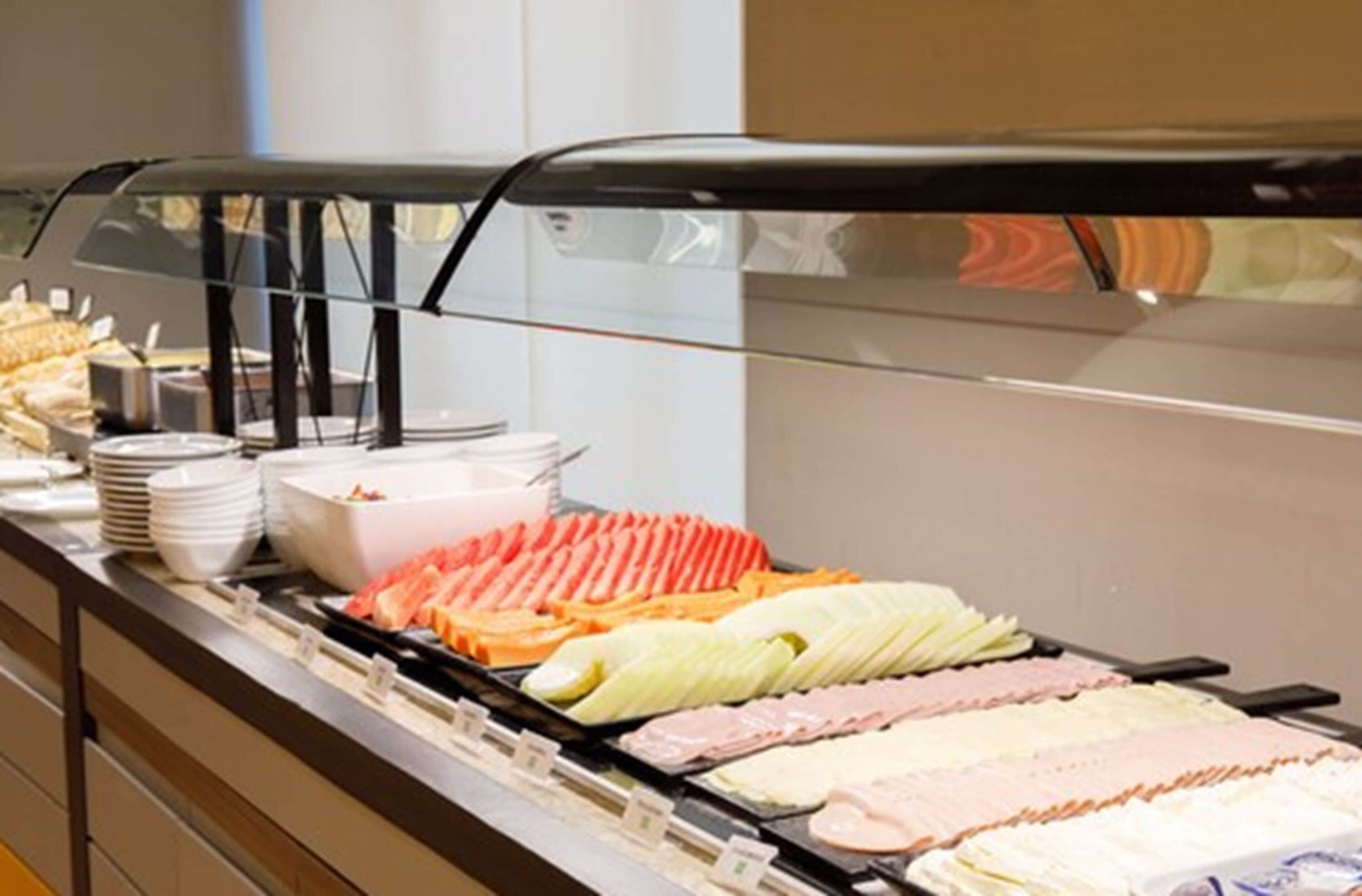 daily buffet breakfast (brl 53 per person)