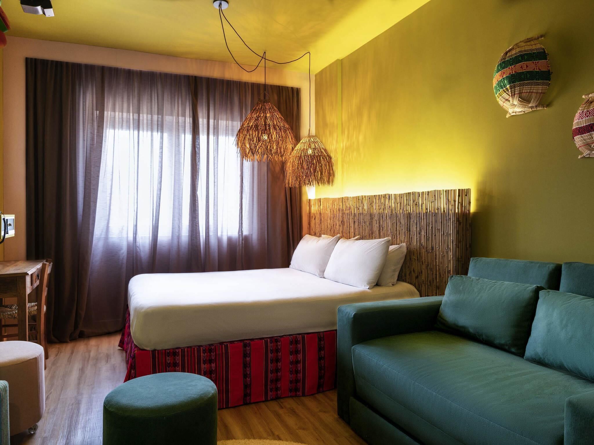 Habitación estándar, 1 cama doble | Minibar, caja fuerte, escritorio y cortinas opacas