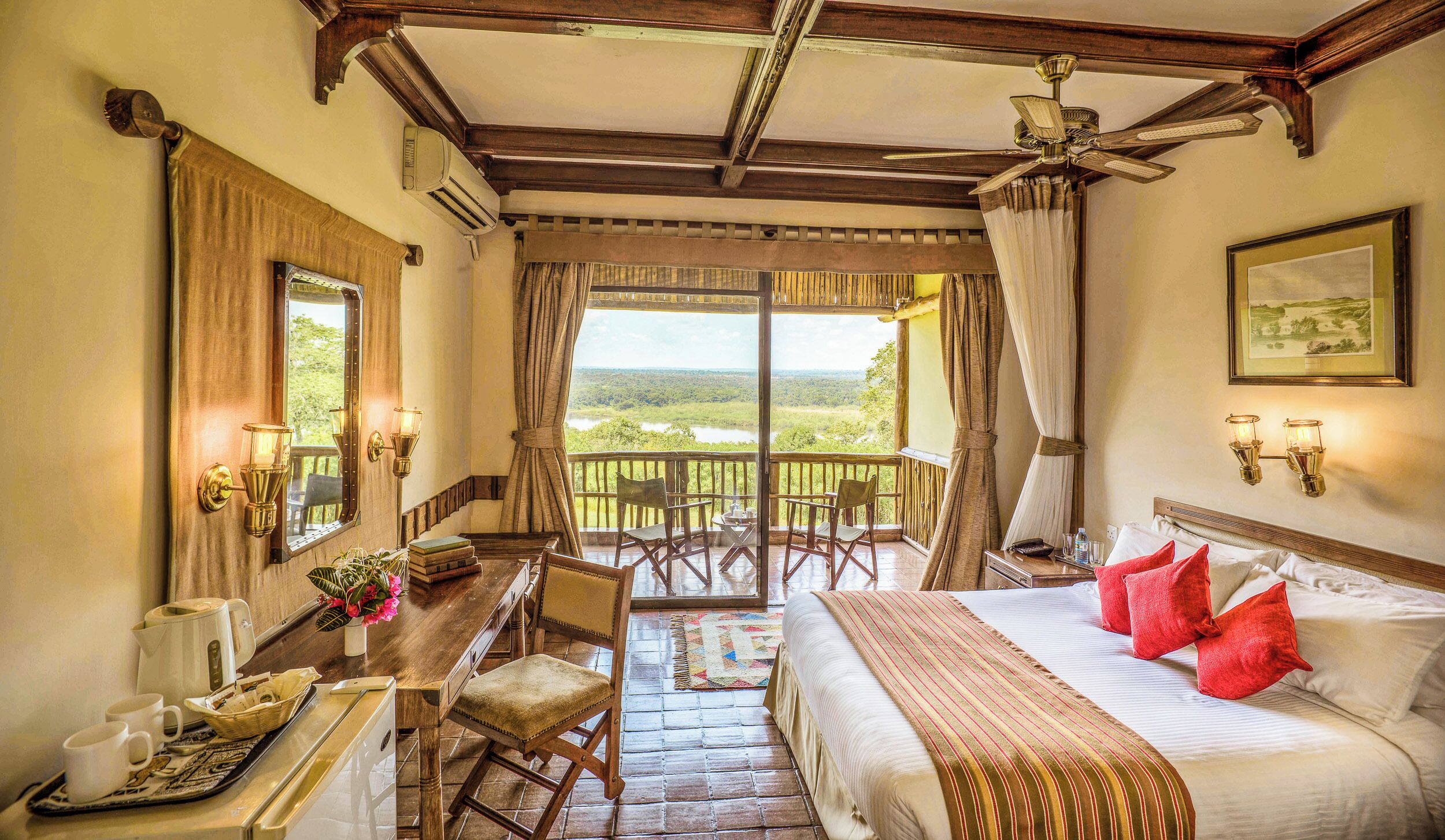 Quarto luxo | Cofres nos quartos, escrivaninha, camas extras/dobráveis (sobretaxa)