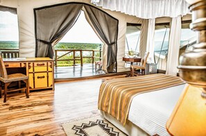 Lều Deluxe | Két bảo mật tại phòng, bàn, giường gấp/giường phụ (phụ phí) 