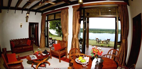 Living area - Paraa Safari Lodge (Paraa)