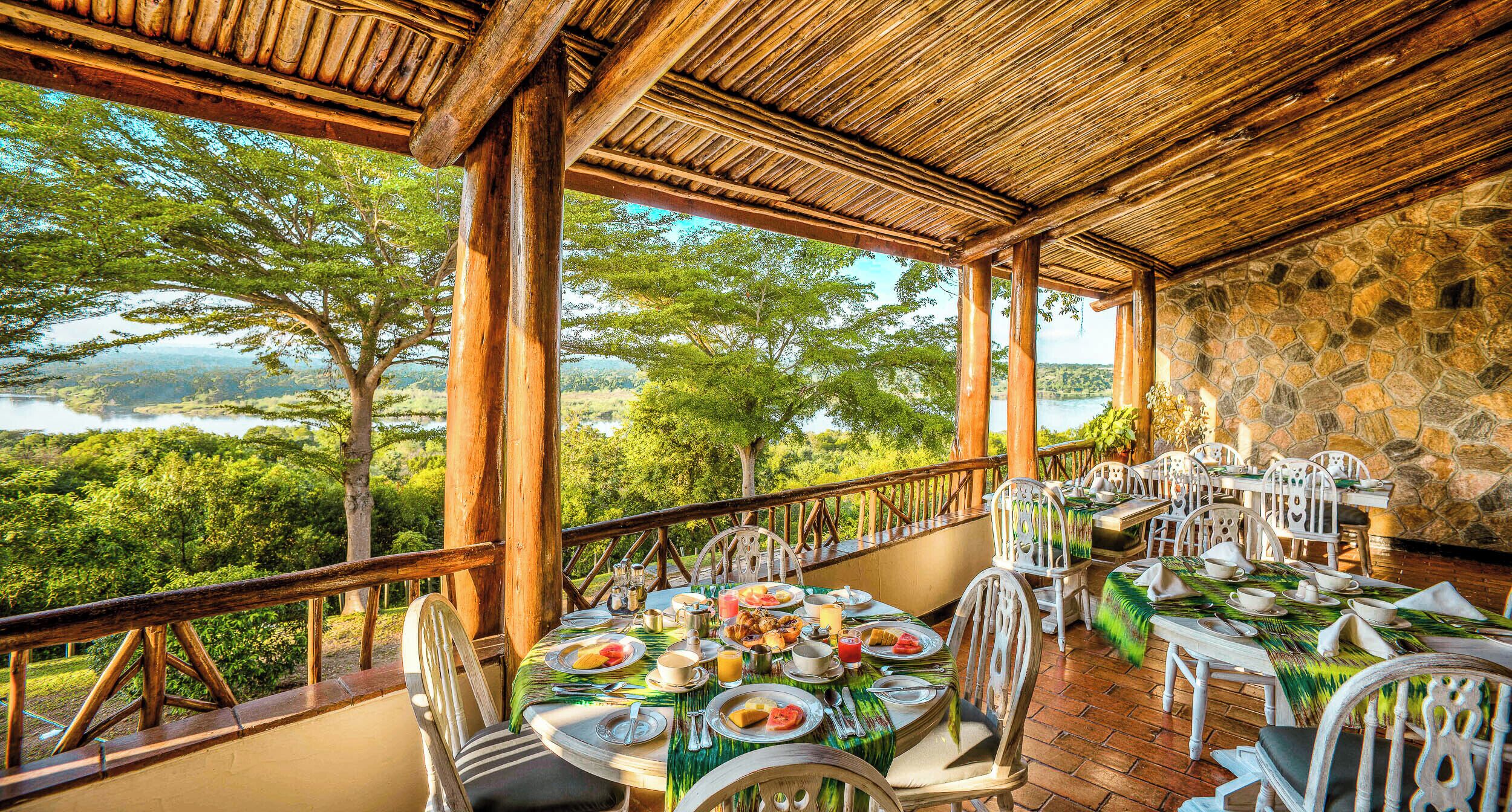 Free daily English breakfast