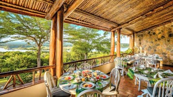 Free daily English breakfast